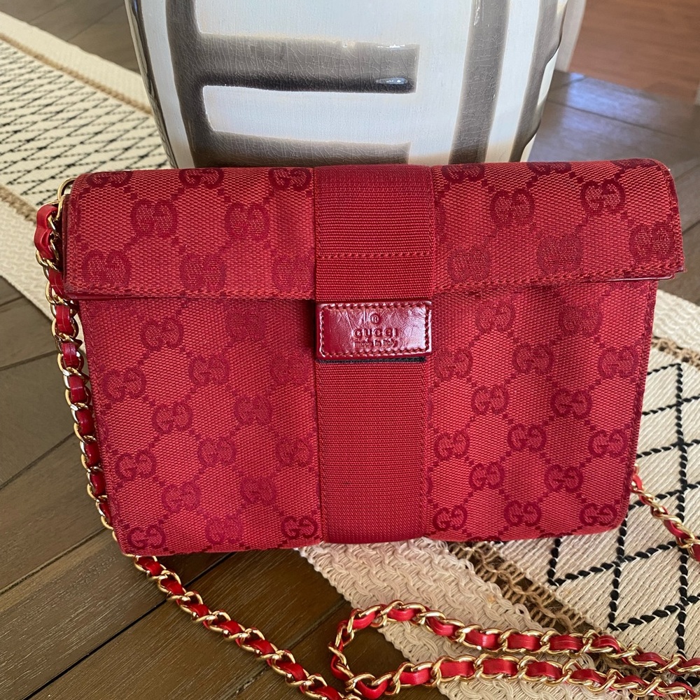 Authentic Gucci Crossbody / Bumbag - Red